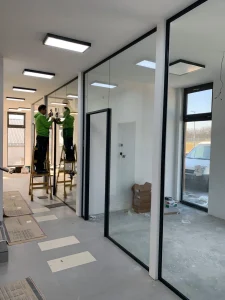 munkakozi_uvegfal_loft_uvegstudio.hu